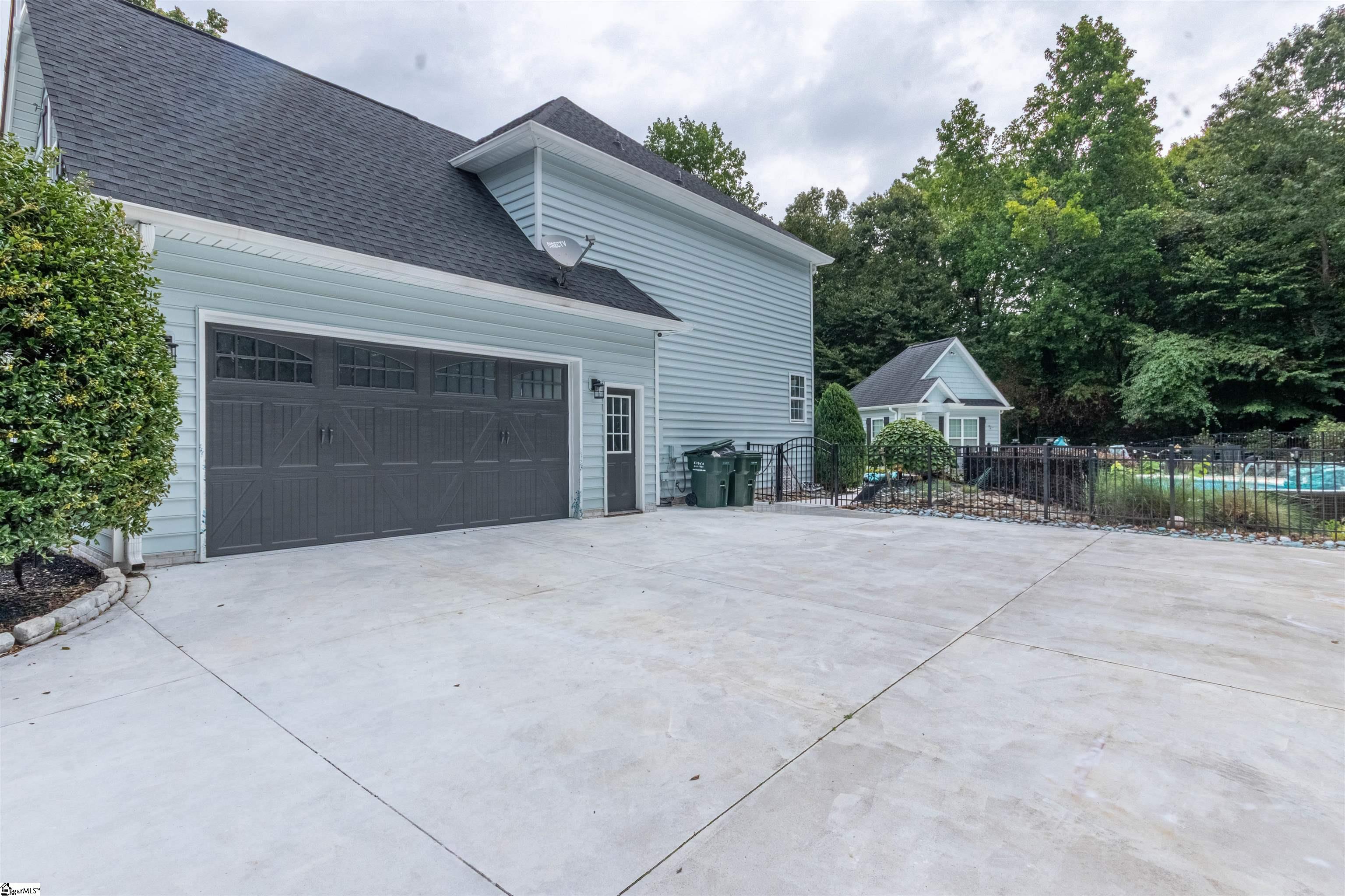 109 Creek Crossing Way Greer, SC 29651 - Photo 5 of 36