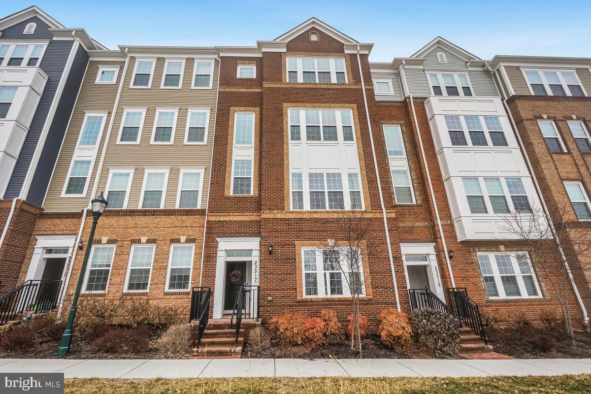 23517 Public House Road, Unit H Clarksburg, MD 20871 - Photo 3 of 49 a front view of a residential apartment building with a yard