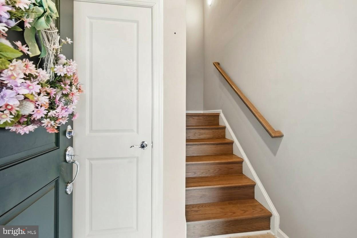 23517 Public House Road, Unit H Clarksburg, MD 20871 - Photo 5 of 49 a view of staircase with wooden floor and flower pot