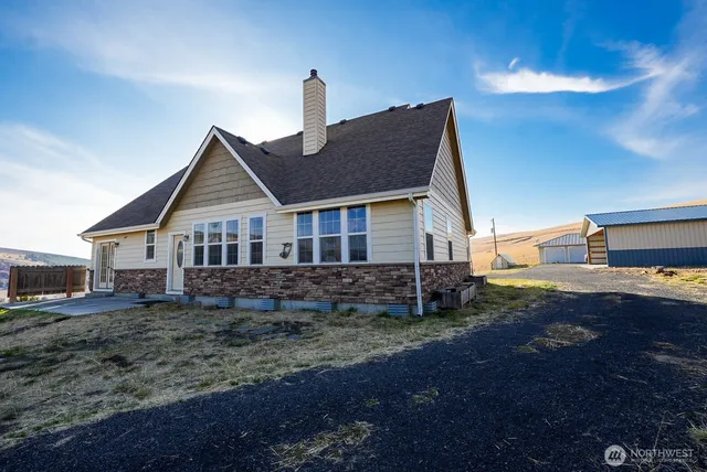 $799,000 | 239 South Patit Road, Dayton, WA 99328