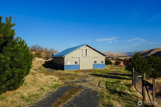 $799,000 | 239 South Patit Road, Dayton, WA 99328