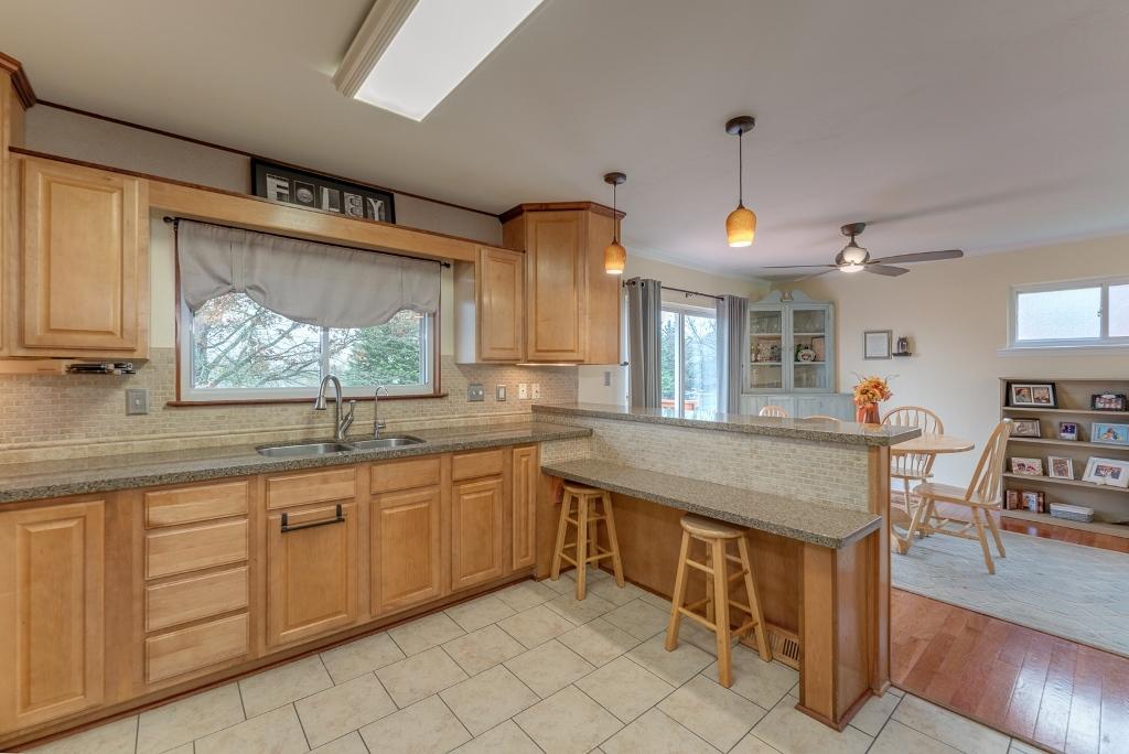717 Azalea Road Daleville, VA 24083 - Photo 17 of 75 17 Breakfast Bar