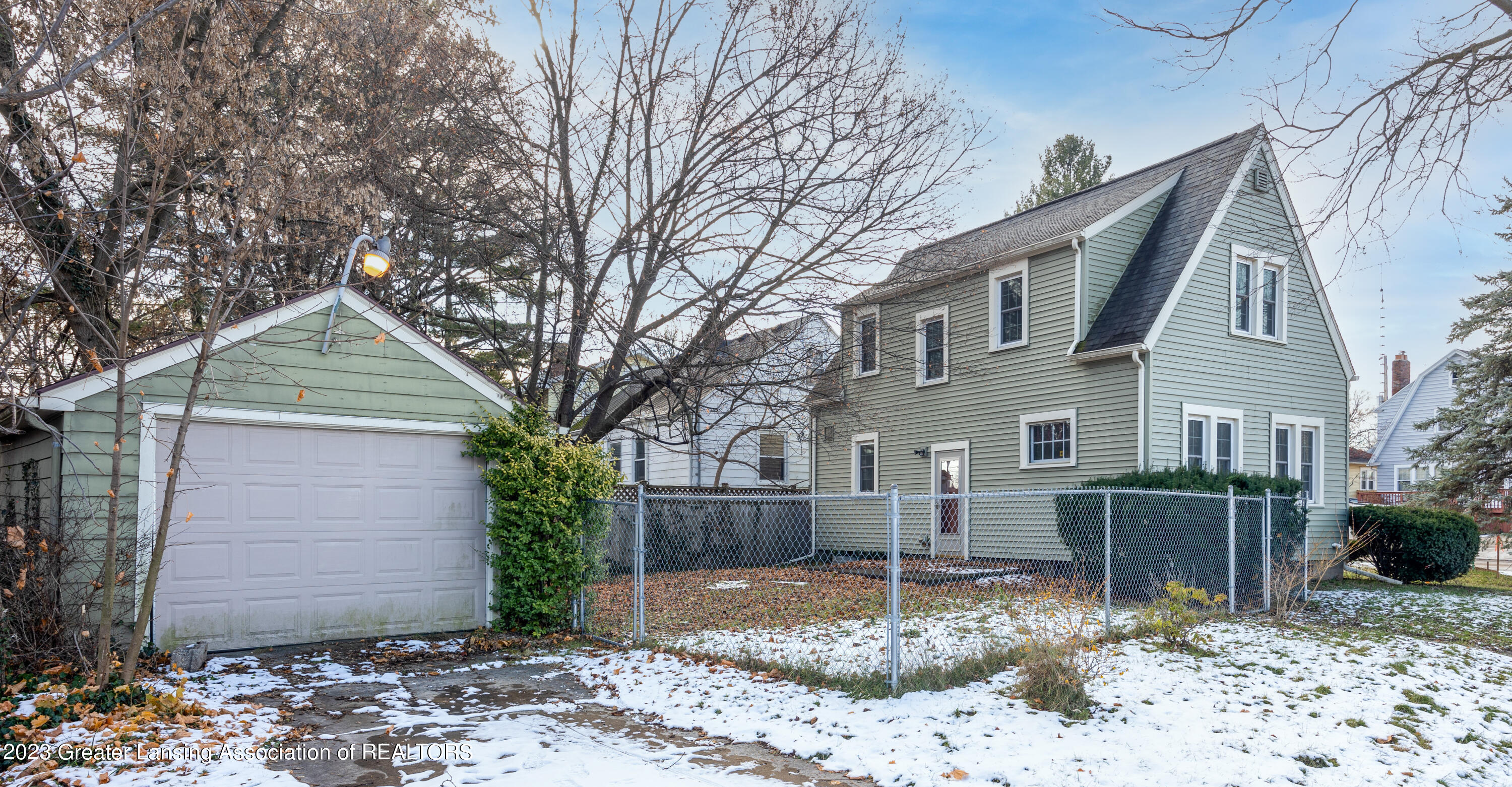2301 Strathmore Road Lansing, MI 48910 - Photo 4 of 20 fenched yard-1