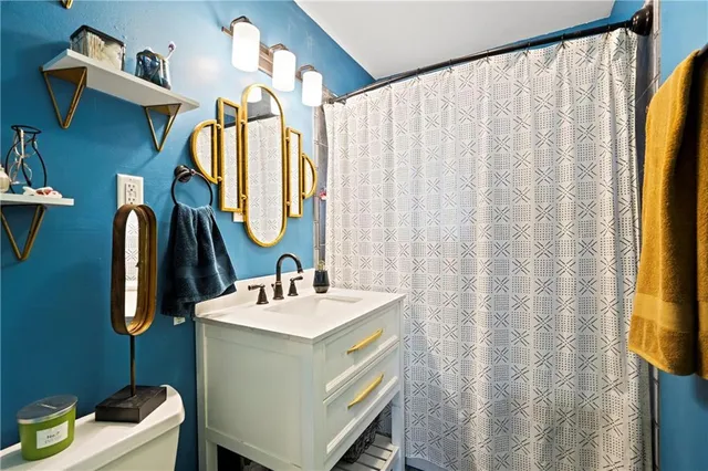 $250,000 | 8725 Larsen Street, Overland Park, KS 66214