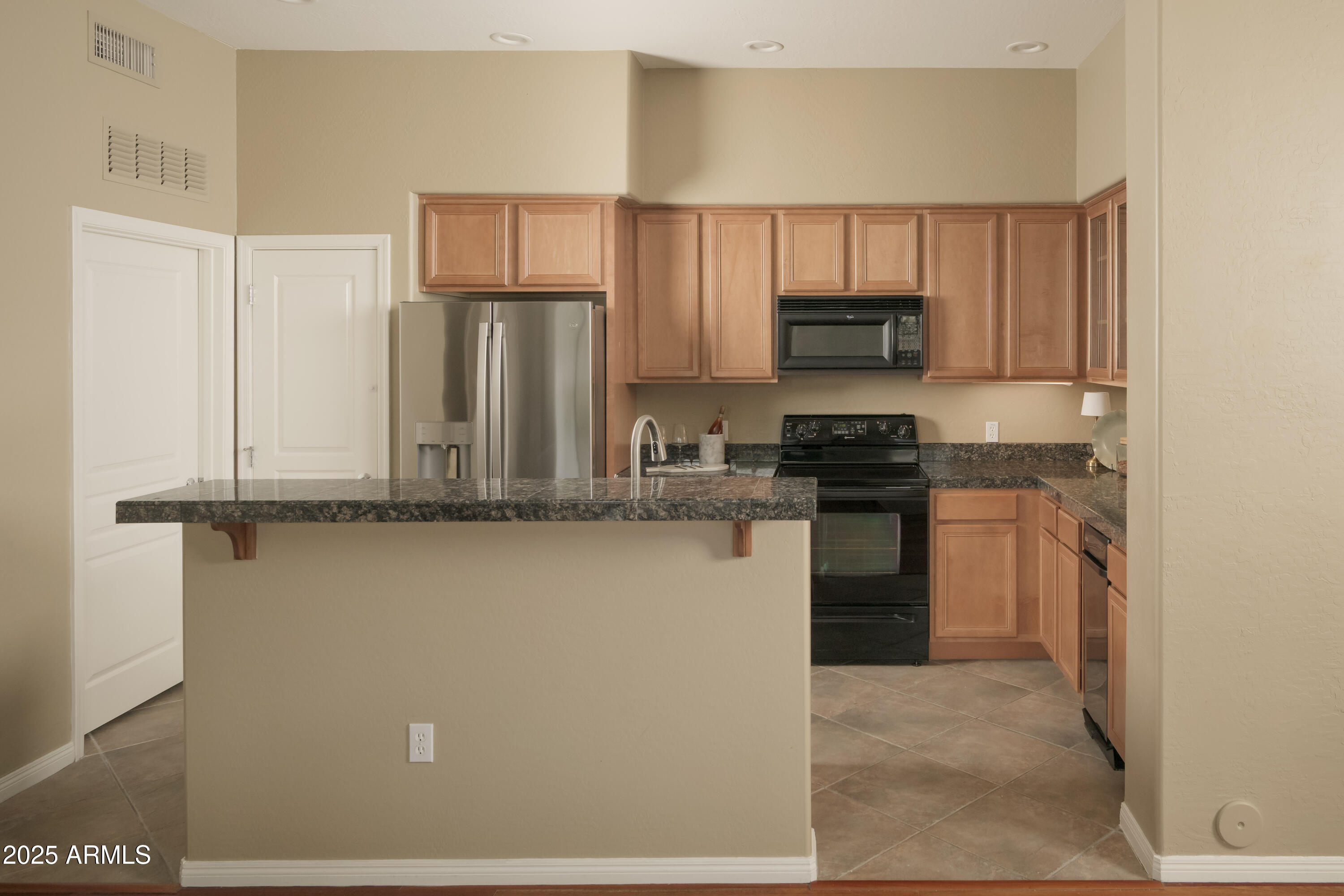 2989 North 44th Street, Unit 2007 Phoenix, AZ 85018 - Photo 9 of 29 Kitchen