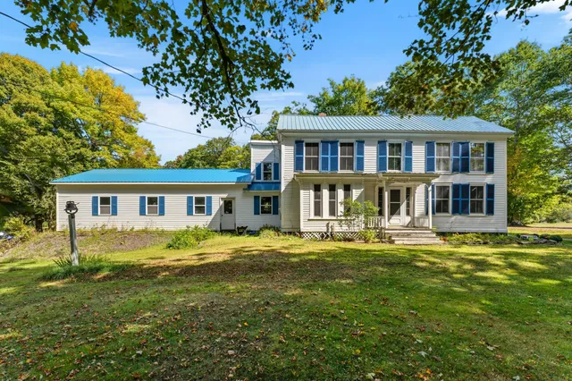 $319,500 | 2 Thundercastle Road, Readfield, ME 04355