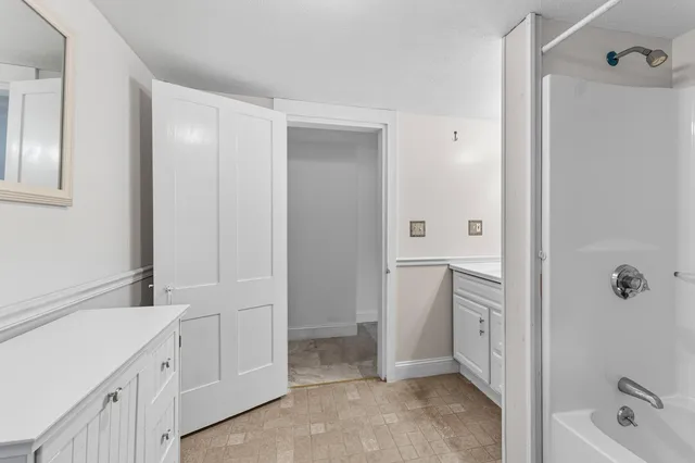 $319,500 | 2 Thundercastle Road, Readfield, ME 04355