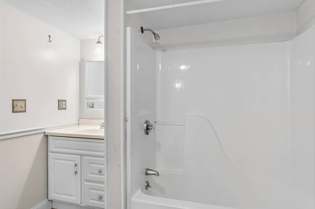 $319,500 | 2 Thundercastle Road, Readfield, ME 04355