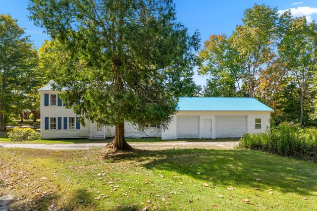 $319,500 | 2 Thundercastle Road, Readfield, ME 04355