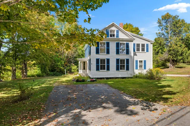 $319,500 | 2 Thundercastle Road, Readfield, ME 04355