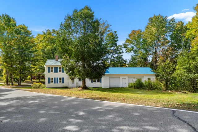 $319,500 | 2 Thundercastle Road, Readfield, ME 04355