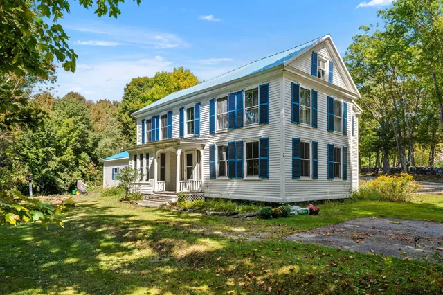 $319,500 | 2 Thundercastle Road, Readfield, ME 04355