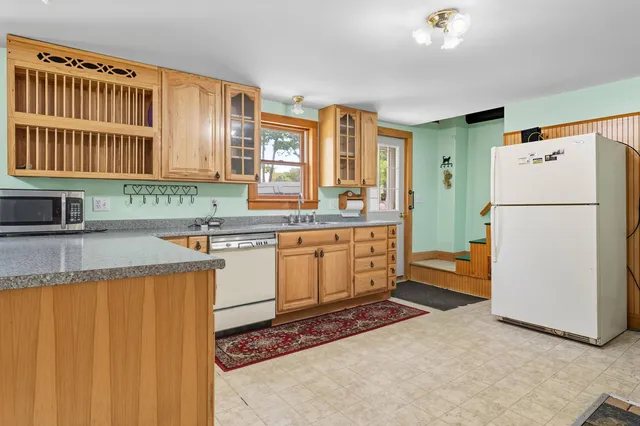 $319,500 | 2 Thundercastle Road, Readfield, ME 04355