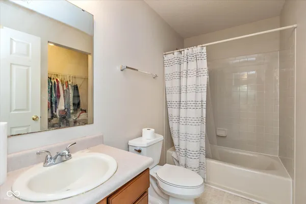 $235,000 | 560 Runnymede Court, Greenfield, IN 46140