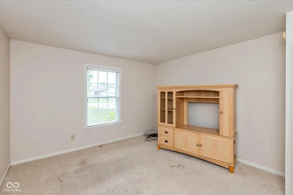 $235,000 | 560 Runnymede Court, Greenfield, IN 46140