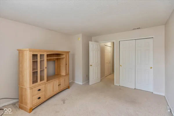 $235,000 | 560 Runnymede Court, Greenfield, IN 46140