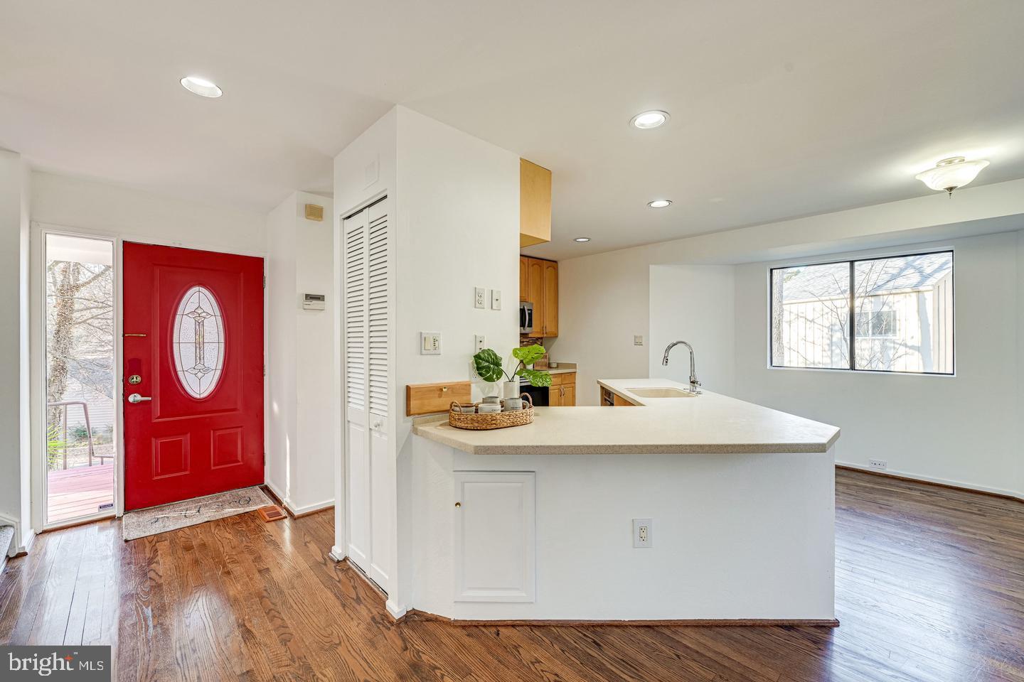 1661 Cedar Hollow Way Reston, VA 20194 - Photo 5 of 25 Front Door