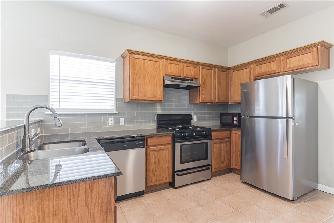 5625 Signal Point Austin, TX 78724 - Photo 6 of 28 Another view of Kitchen.