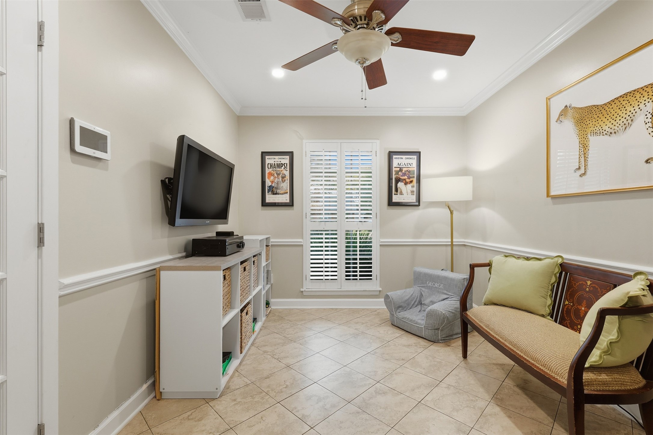6236 Locke Lane Houston, TX 77057 - Photo 16 of 34 a living room with furniture and a flat screen tv