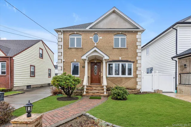 $1,149,000 | 203 Pershing Parkway, Mineola, NY 11501