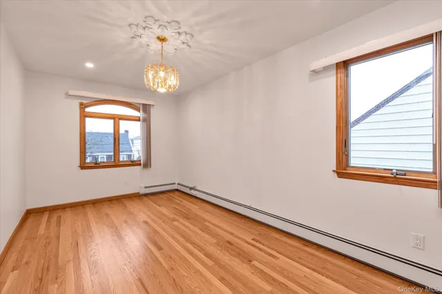 $1,099,000 | 203 Pershing Parkway, Mineola, NY 11501