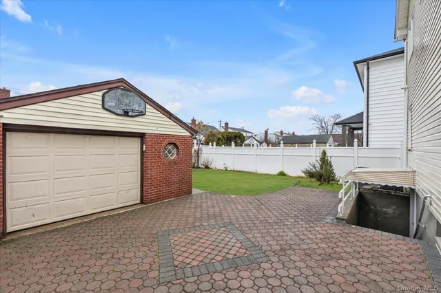 $1,099,000 | 203 Pershing Parkway, Mineola, NY 11501