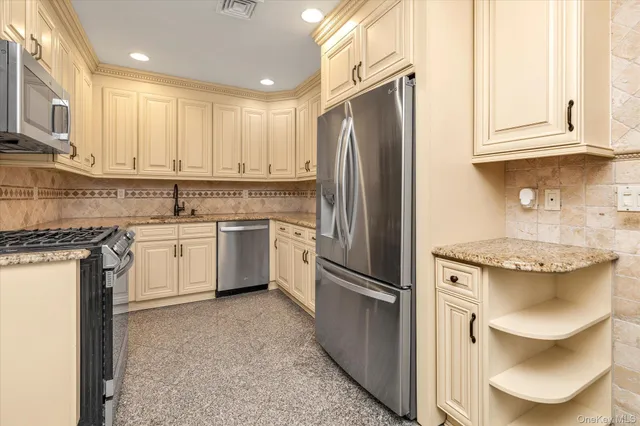 $1,099,000 | 203 Pershing Parkway, Mineola, NY 11501