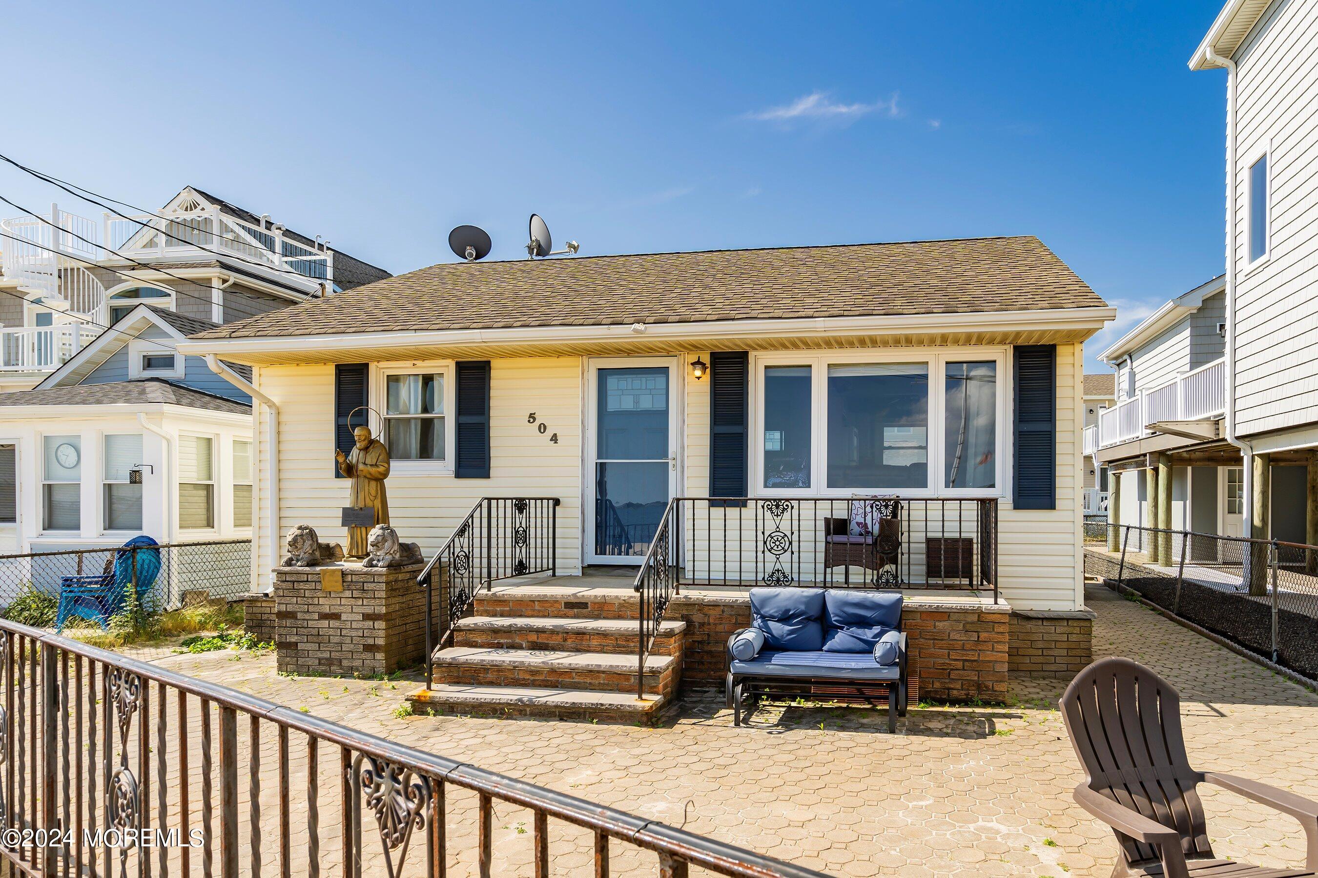 504 East Riviera Avenue Ocean Gate, NJ 08740 - Photo 9 of 17 09-Front Right