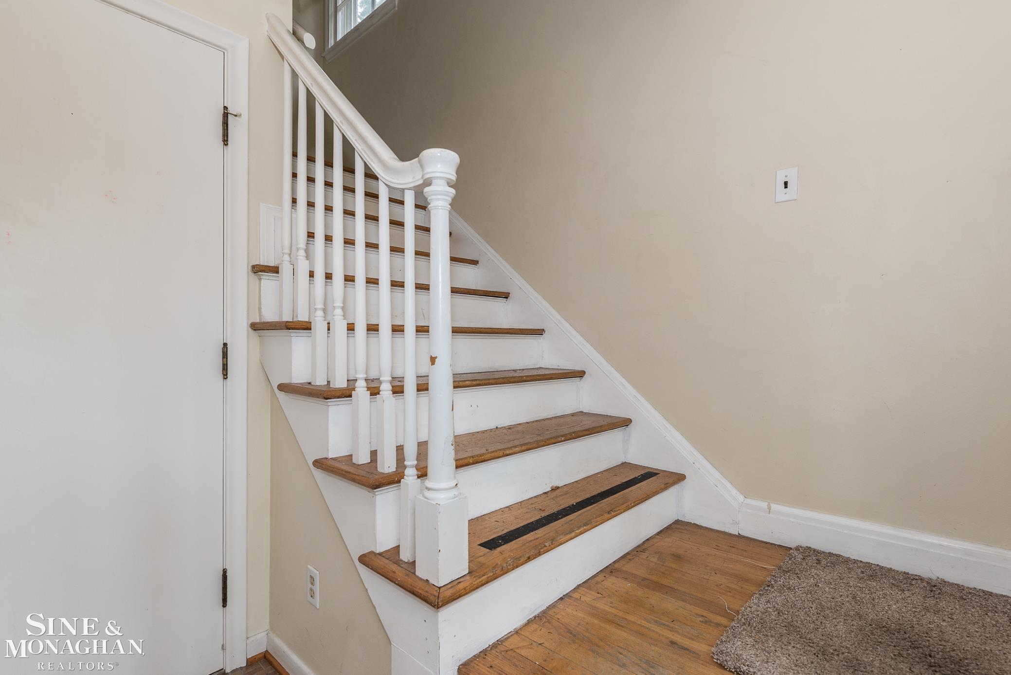 949 Harcourt Road Grosse Pointe, MI 48230 - Photo 2 of 18