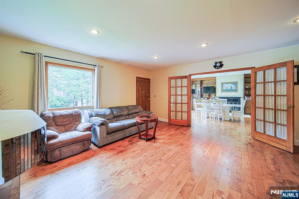 728 Lancaster Road Ridgefield, NJ 07657 - Photo 18 of 34 Gallery Image 18