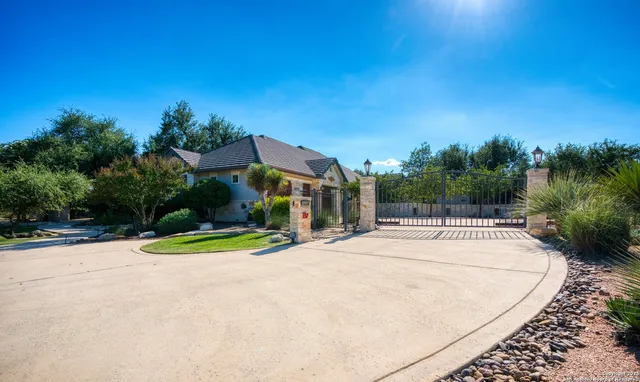 $2,449,000 | 8 Winged Foot, Boerne, TX 78006