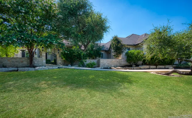 $2,449,000 | 8 Winged Foot, Boerne, TX 78006