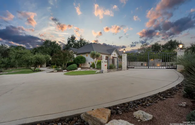 $2,449,000 | 8 Winged Foot, Boerne, TX 78006