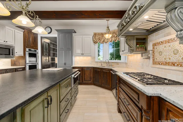 $2,449,000 | 8 Winged Foot, Boerne, TX 78006