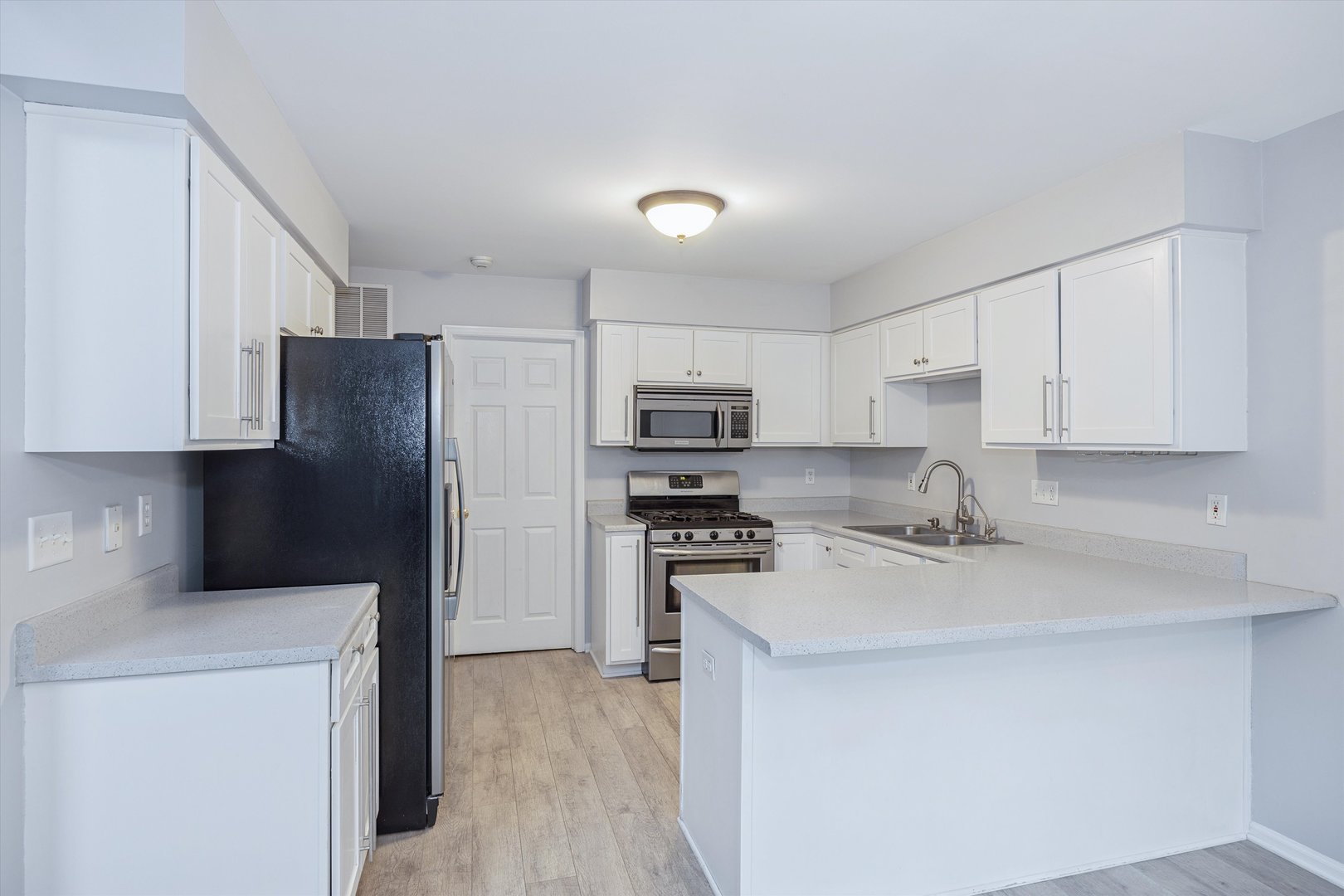 1673 Waterford Road North Aurora, IL 60542 - Photo 3 of 25