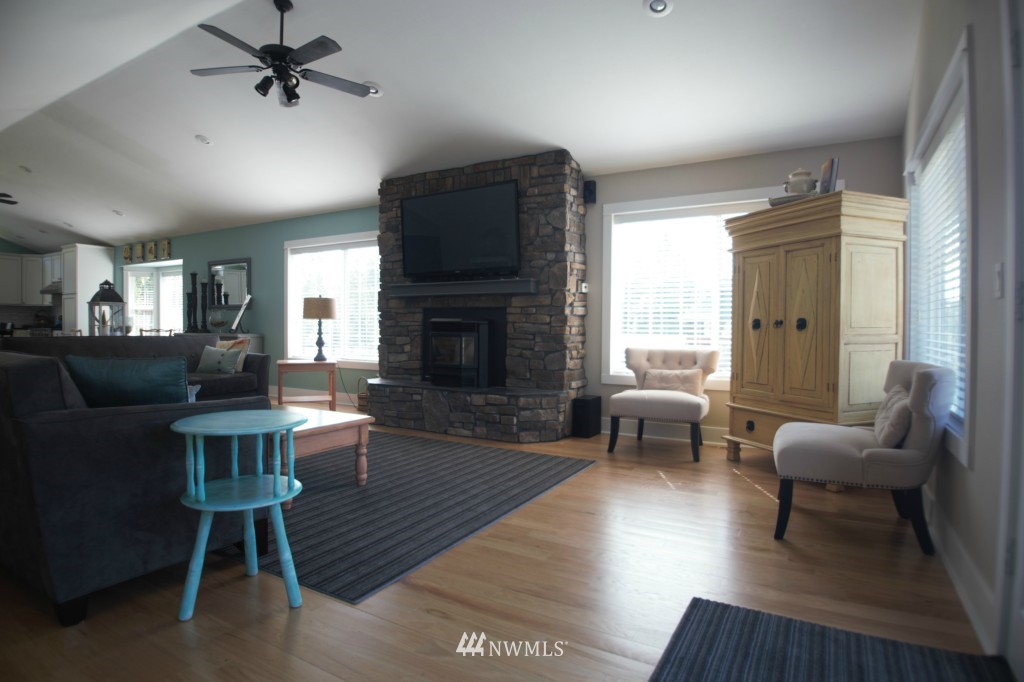 10202 148th Avenue Southeast Renton, WA 98059 - Photo 14 of 25 Gallery Image 14