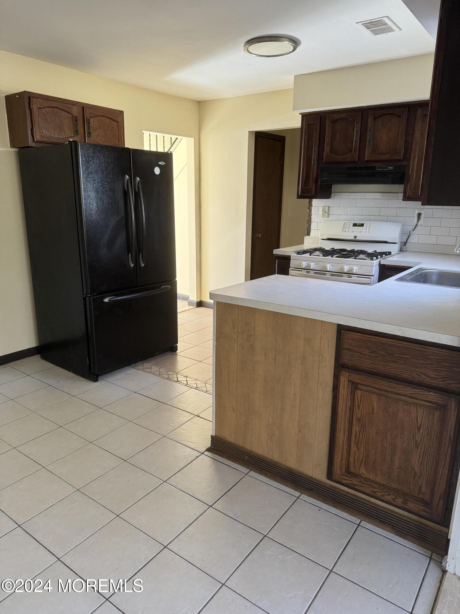 2103 Rutherford Avenue, Unit 2 Neptune Township, NJ 07753 - Photo 3 of 9 IMG_9251
