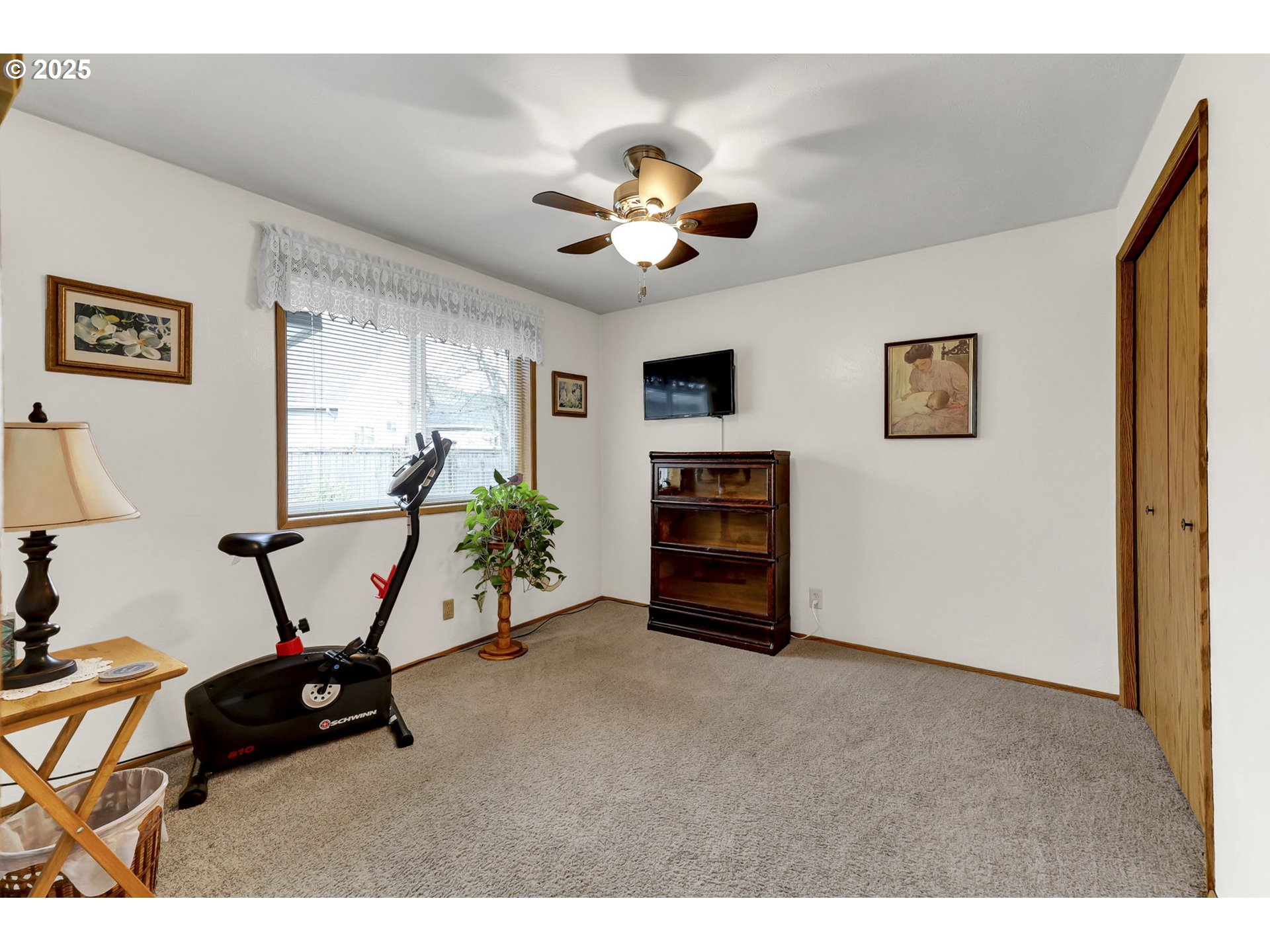 3670 Plumtree Drive Eugene, OR 97402 - Photo 32 of 47 a view of a livingroom with furniture and a ceiling fan