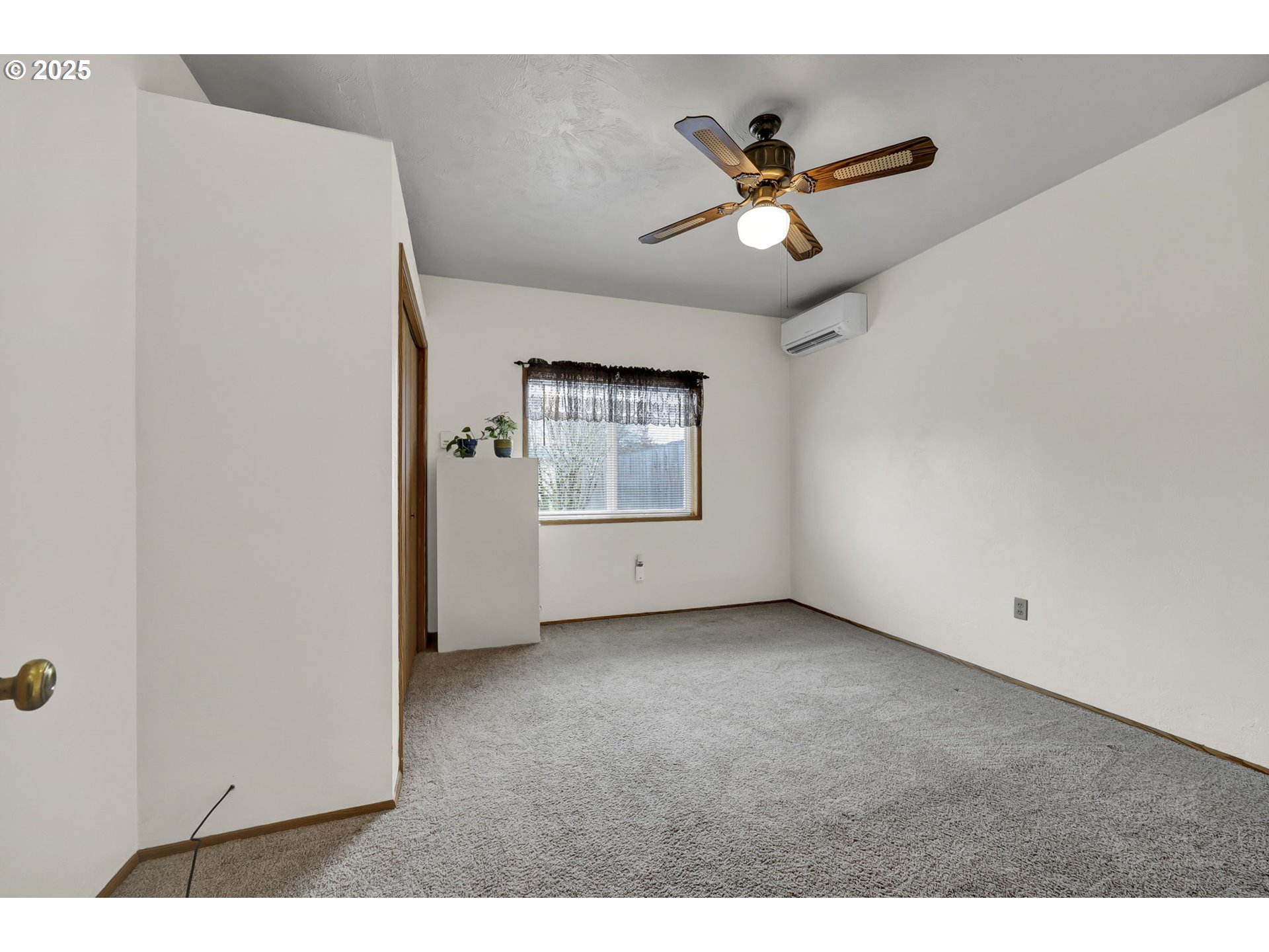 3670 Plumtree Drive Eugene, OR 97402 - Photo 34 of 47 a view of an empty room with a window