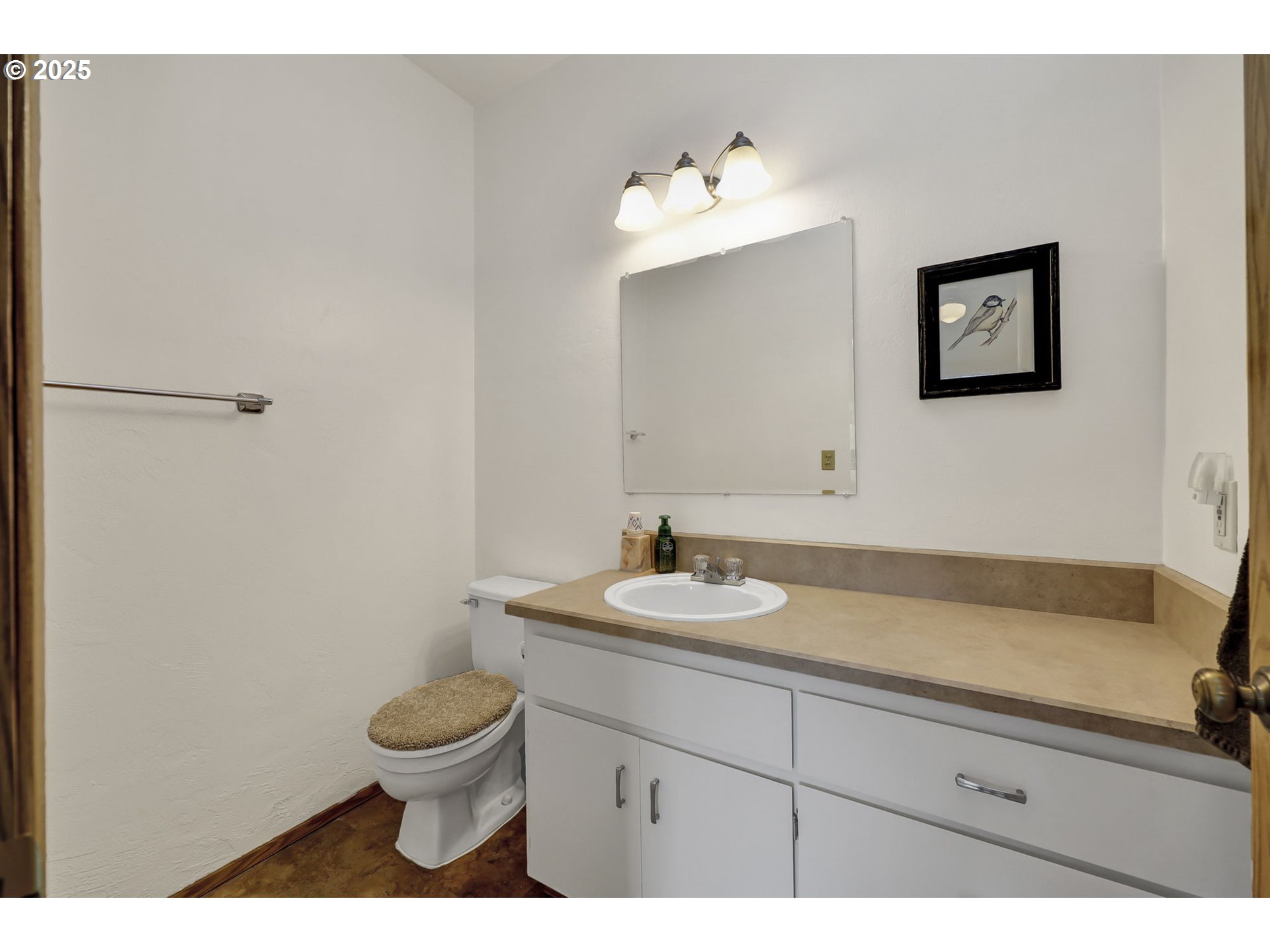 3670 Plumtree Drive Eugene, OR 97402 - Photo 36 of 47 a bathroom with a toilet sink and mirror