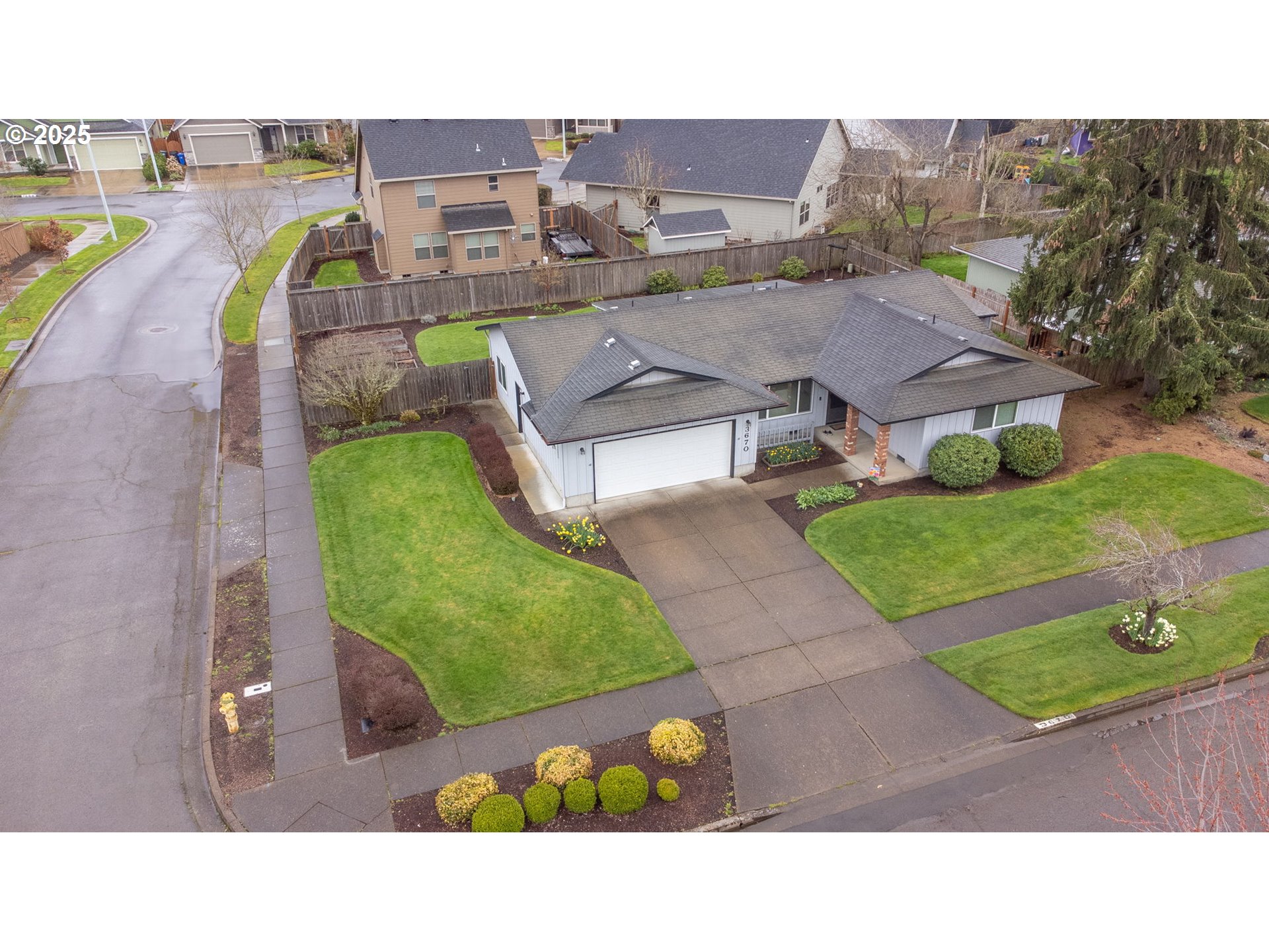 3670 Plumtree Drive Eugene, OR 97402 - Photo 5 of 47 a picture of a city