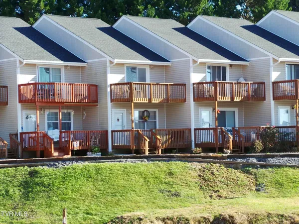 $239,000 | 516 Lakeside Dock Drive, Unit 3, Kingsport, TN 37663