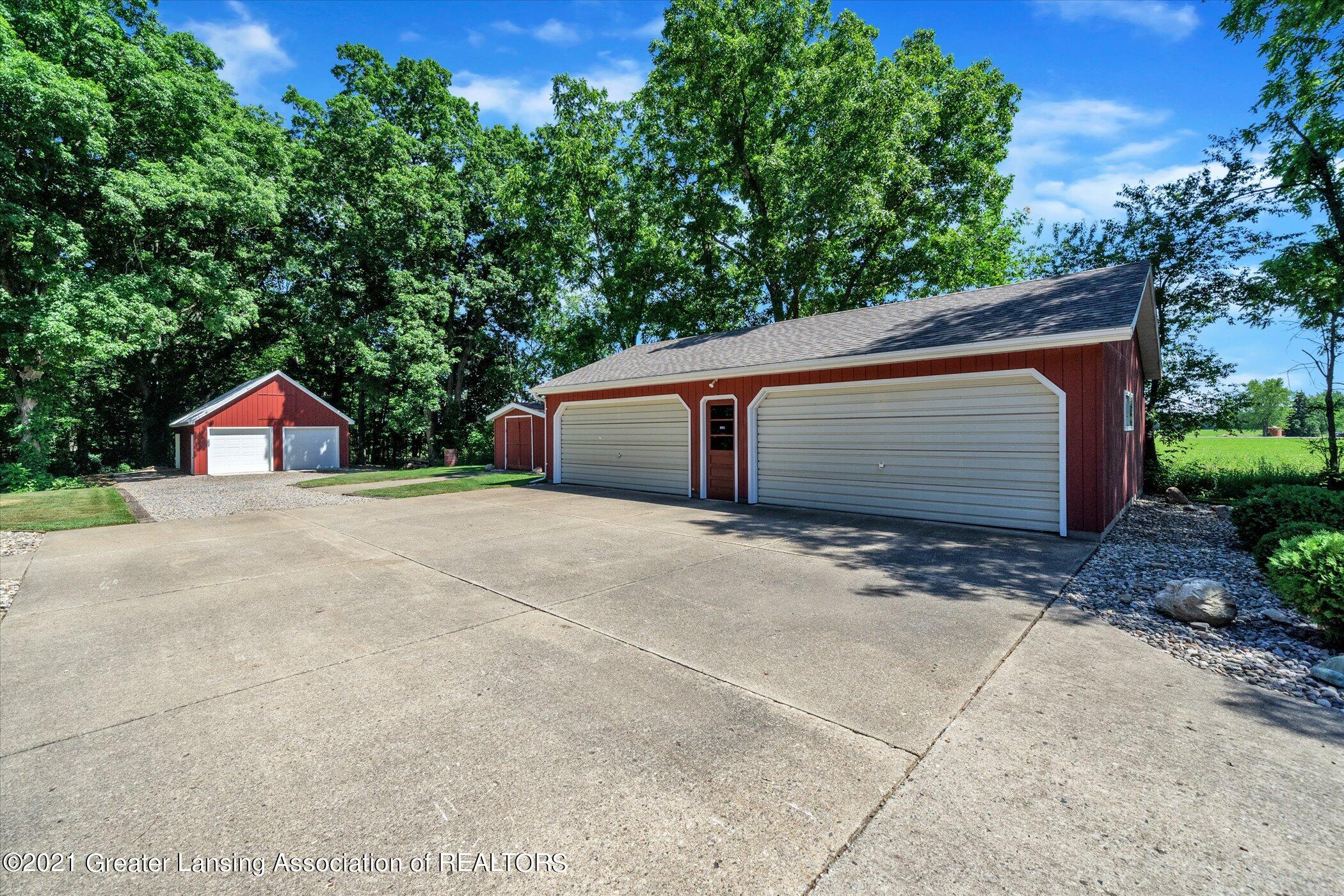 7851 South Cochran Road Olivet, MI 49076 - Photo 36 of 52 (36) EXTERIOR Garage