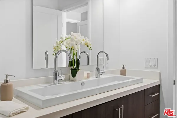 $1,595,000 | 1400 North Fuller Avenue, Unit 9, Los Angeles, CA 90046