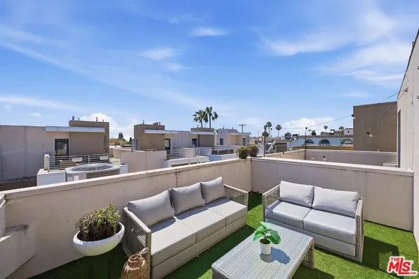 $1,595,000 | 1400 North Fuller Avenue, Unit 9, Los Angeles, CA 90046