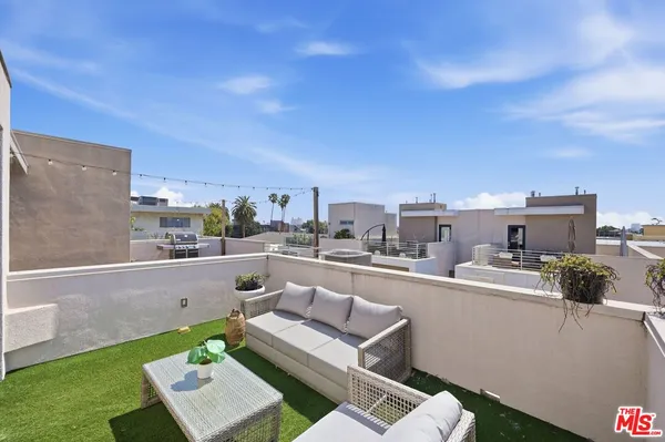 $1,595,000 | 1400 North Fuller Avenue, Unit 9, Los Angeles, CA 90046
