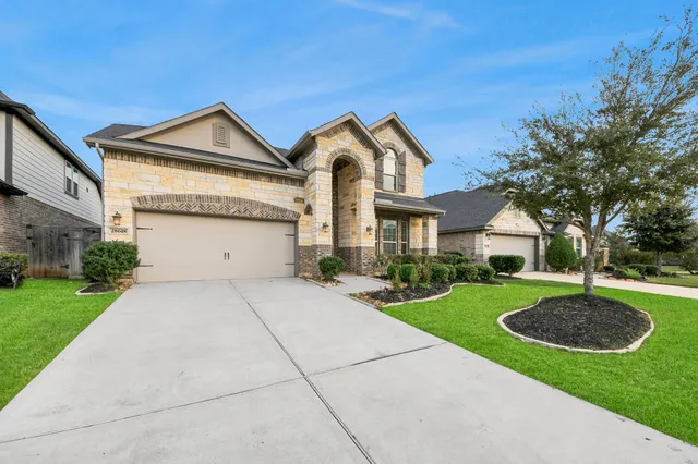 $499,999 | 28618 Monarch Cliffs Drive, Fulshear, TX 77441