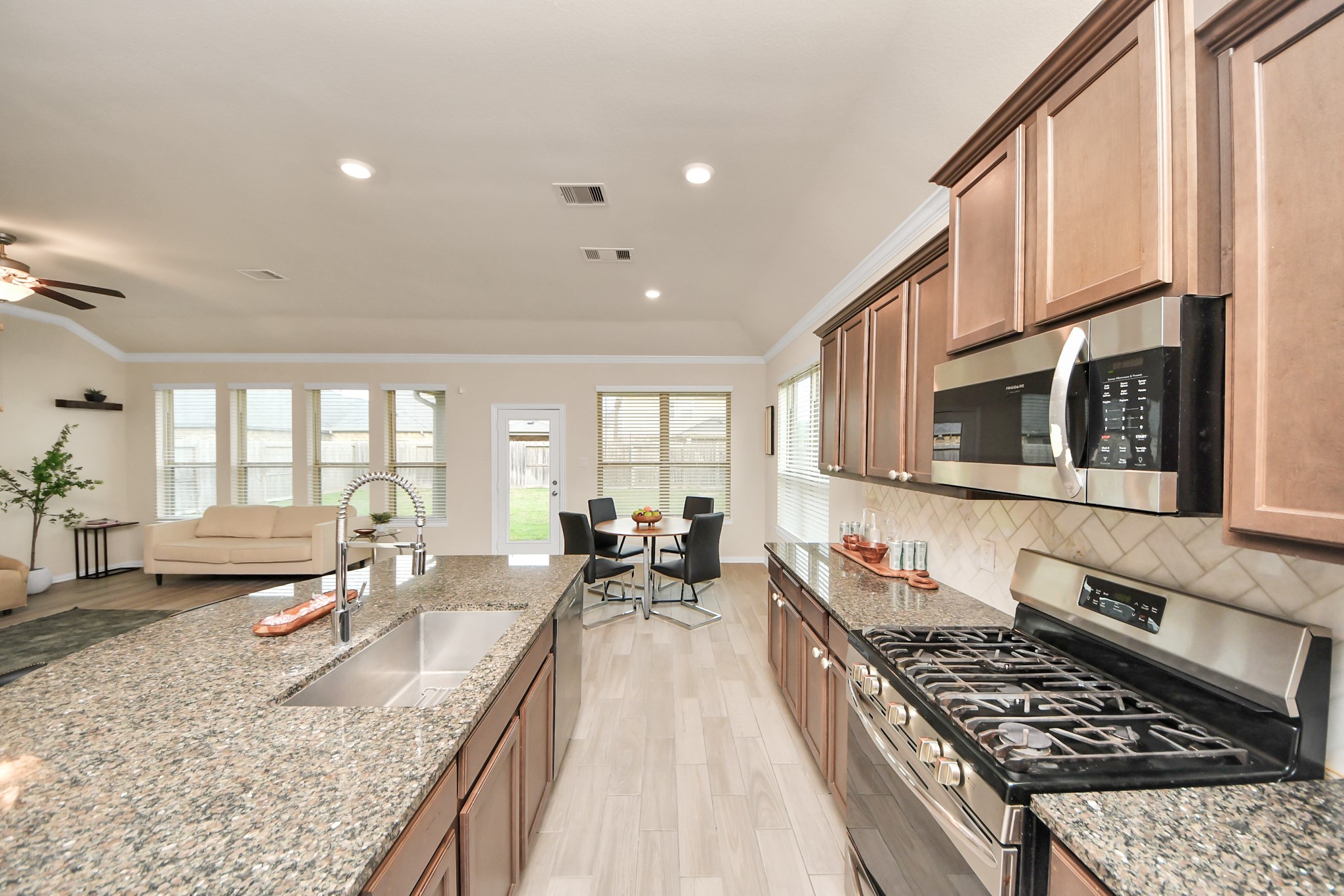 28618 Monarch Cliffs Drive Fulshear, TX 77441 - Photo 10 of 46