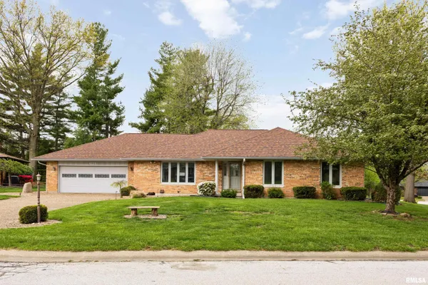 $350,000 | 4128 Coachlight Court, Quincy, IL 62305