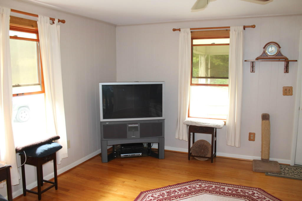 3078 Flatwoods Road Elliston, VA 24087 - Photo 3 of 28 Living room